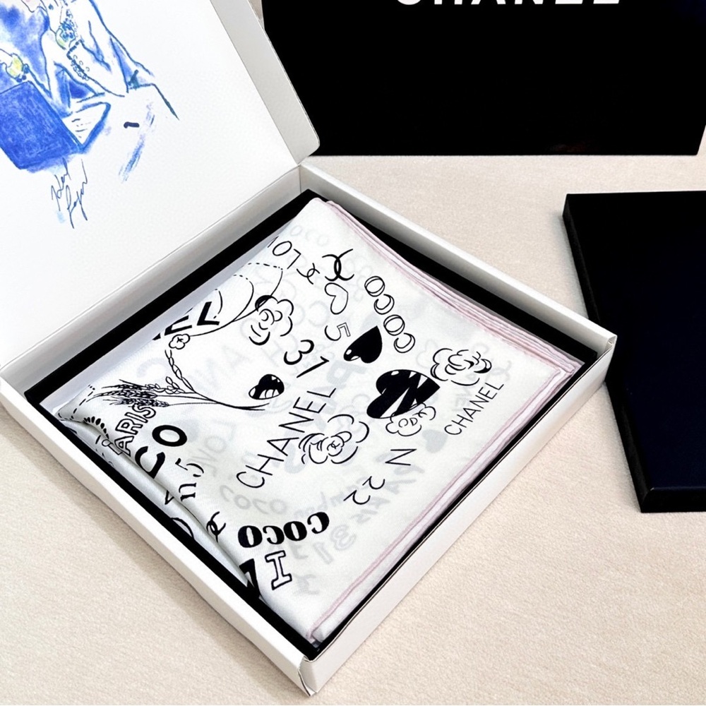 Chanel black and white patterned silk scarf - Picture 3 of 6